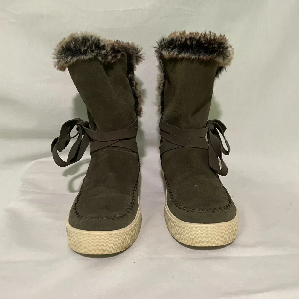 Toms Women’s Olive Green Leather Faux Fur Lined Boots Size 7